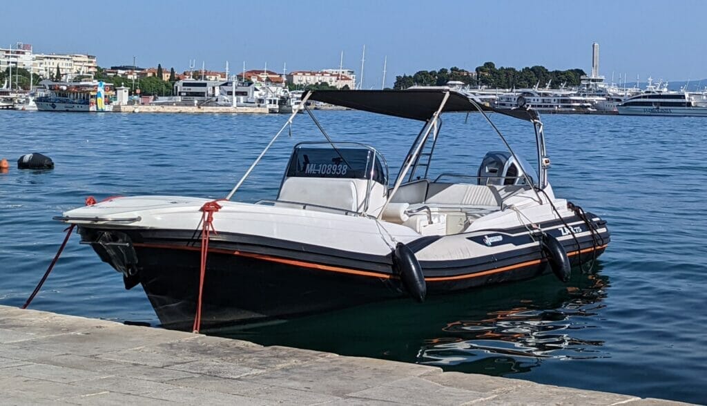 Rigid inflatable boat by ZAR Formenti in Marina